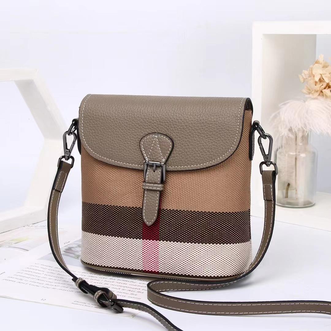 

2025 новая текстура легкой роскоши контрастного цвета сумка-ведро большая вместимость дорожная универсальная на плечо сумка-мессенджер 22*12*20CM серый