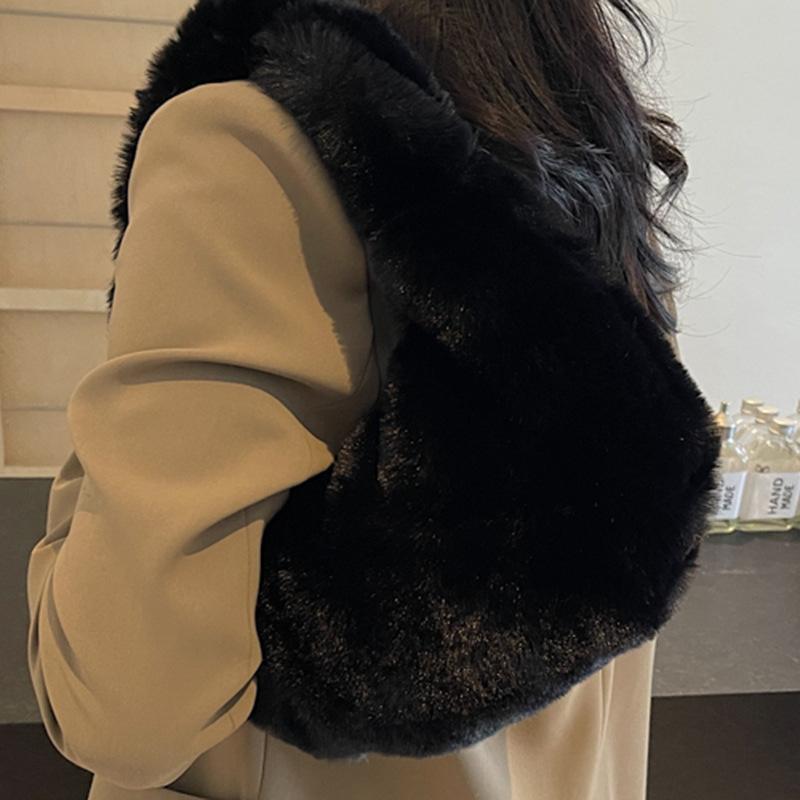 2025 Autumn New High-value Plush Small Bag Female Fluffy Dumpling Bag Hand Carry Fluffy Cloud Dumpling Bag