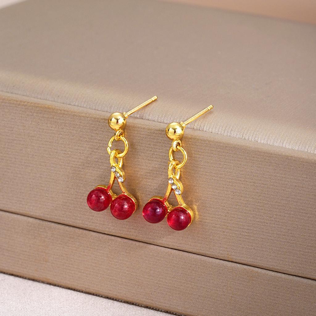 Niche design diamond-encrusted red cherry pendant earrings, fashionable and versatile, festive stud earrings, whitening earrings