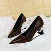 Damenschuhe, Keilabsätze, High Heels, Flache, spitze Keilschuhe aus Metall, Maßgefertigte Schuhe, High Heels