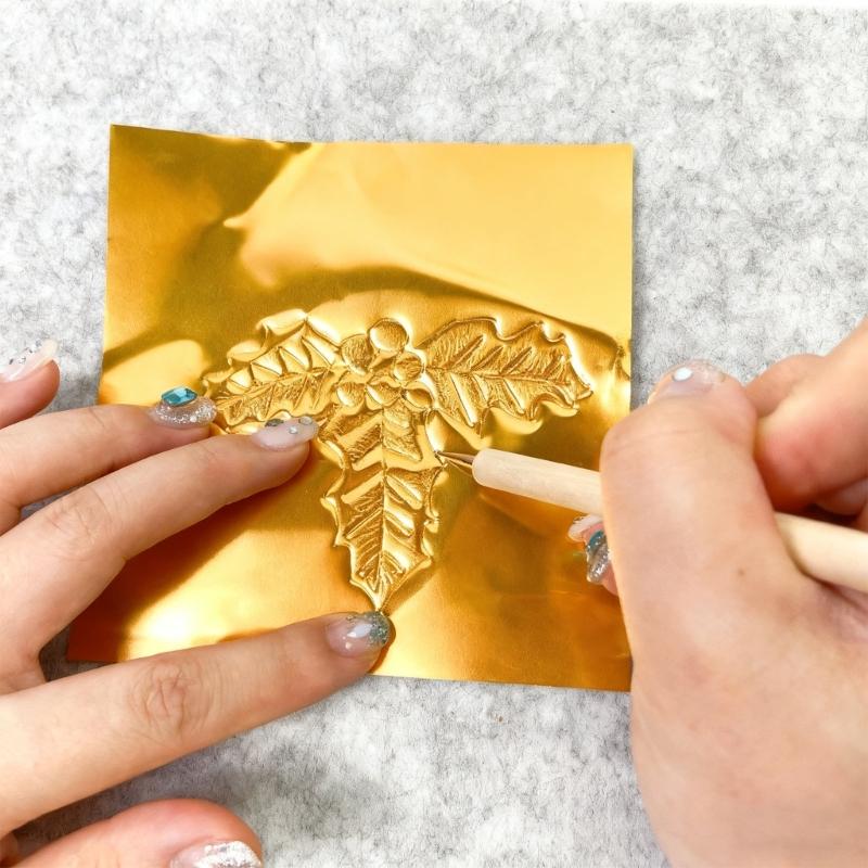 Einfach zu verwendende Aluminium-Prägematerialien für mühelose Kunstgestaltung ohne Werkzeuge. Perfekt für Schulen und Aktivitäten zu Hause.