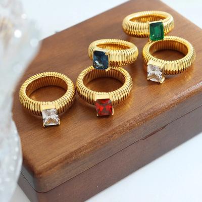 18K Vergoldete Wasserdichte Mehrfarbige Kristall Dicke Gestreifte Textur Ringe Zarte Glänzende Quadratische Zirkon Ehering Punk Schmuck