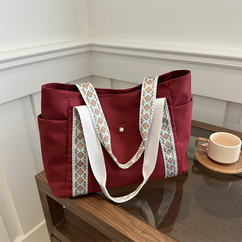 Stylish Large Capacity Tote Bag For Work And Commuting Featuring Trendy Wide Strap Design