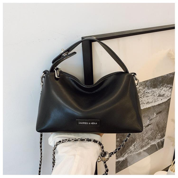 Simple large-capacity bag women's new versatile messenger bag niche fashion commuter shoulder bag