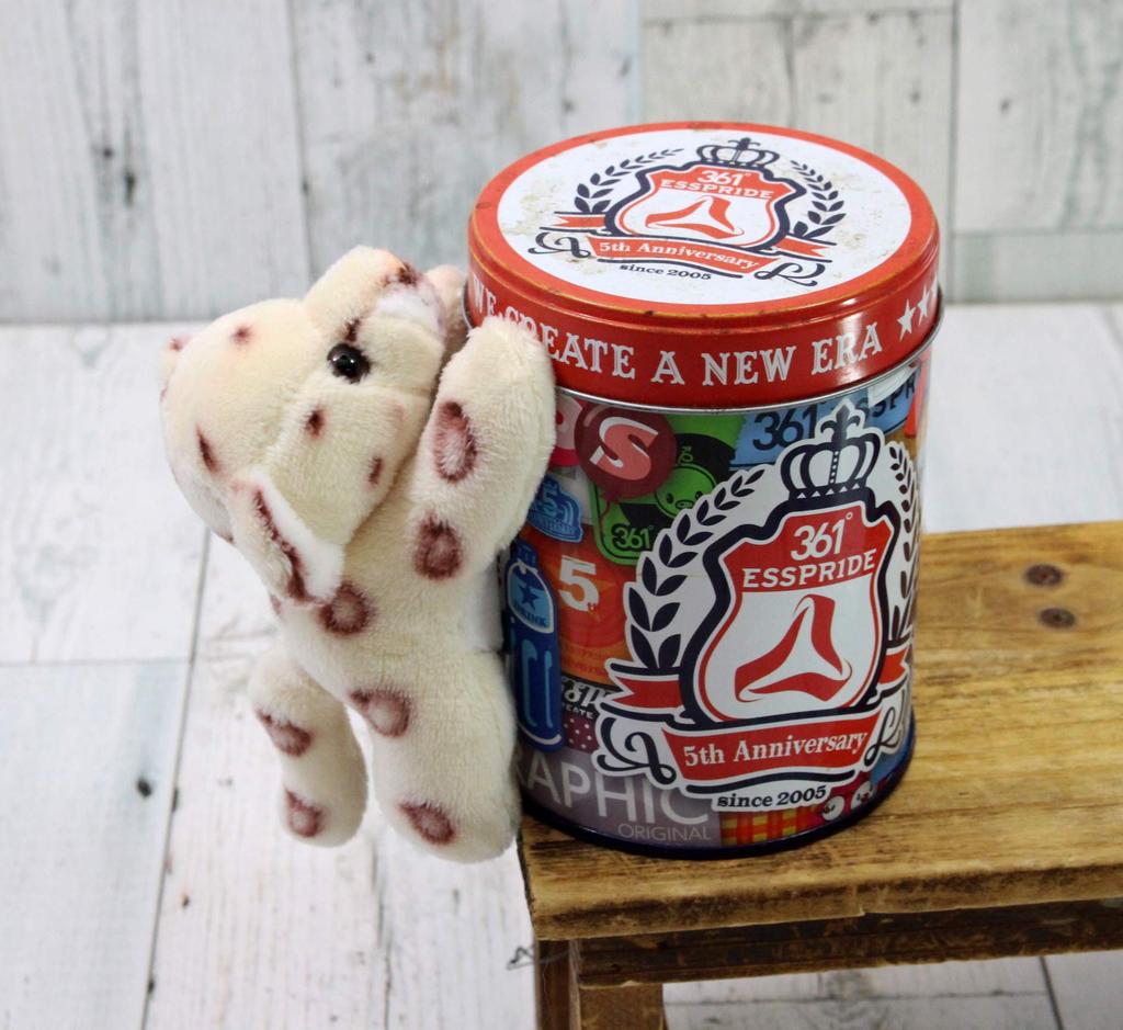 Take Off Plush Safari Magnet Snow Leopard