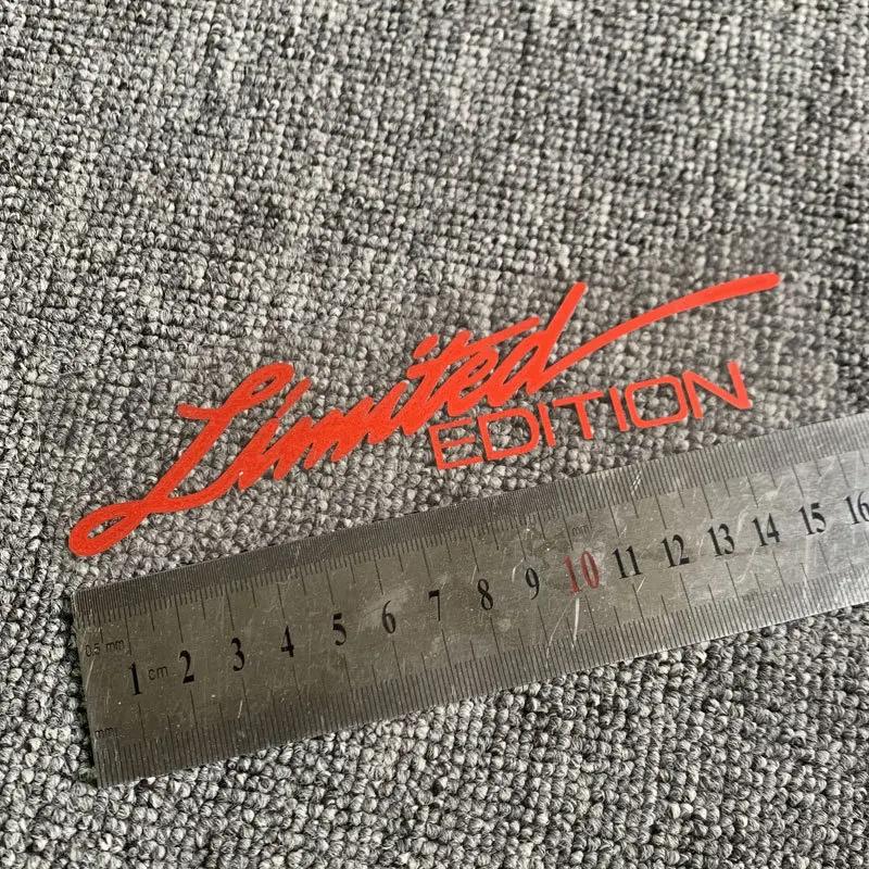 Autoaufkleber LIMITED EDITION Englischer Buchstabenaufkleber Autokarosserie Glasdekoration Reflektierende Laseraufkleber Autozubehör für außen