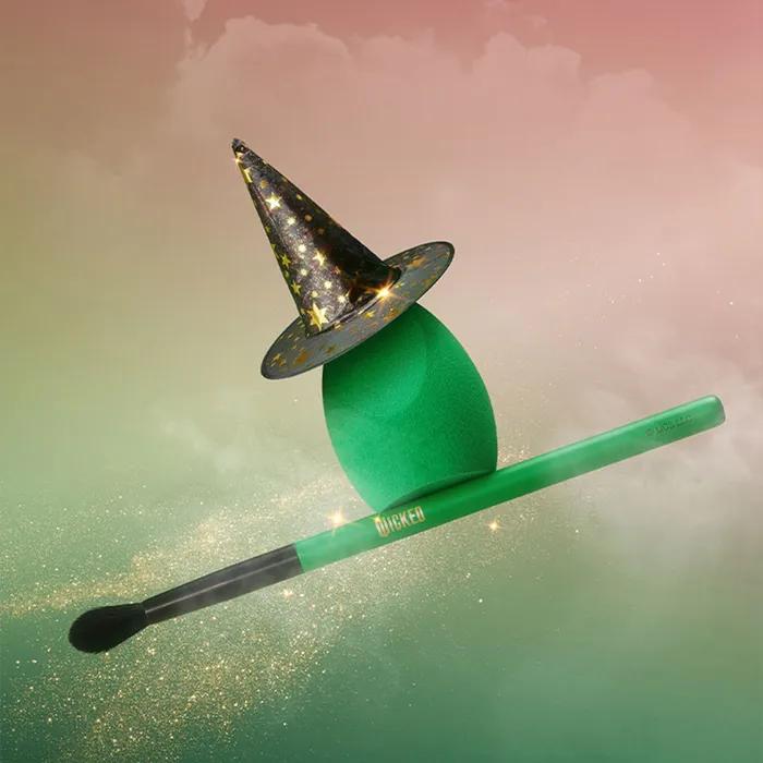 

Amore Basic X Wicked Eye Makeup Brush Kit (4 types)