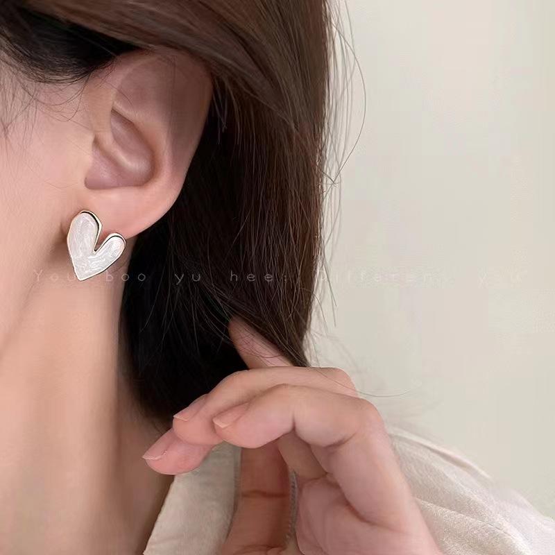 Japanese and Korean Love Stud Earrings, Versatile, Fresh and Cold Wind, High-end Earrings, Girl Pearlescent Ear Jewelry