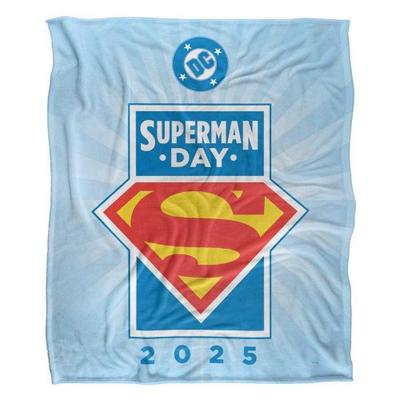 Superman Tag 2025 Seidiges Logo Superweiche Decke