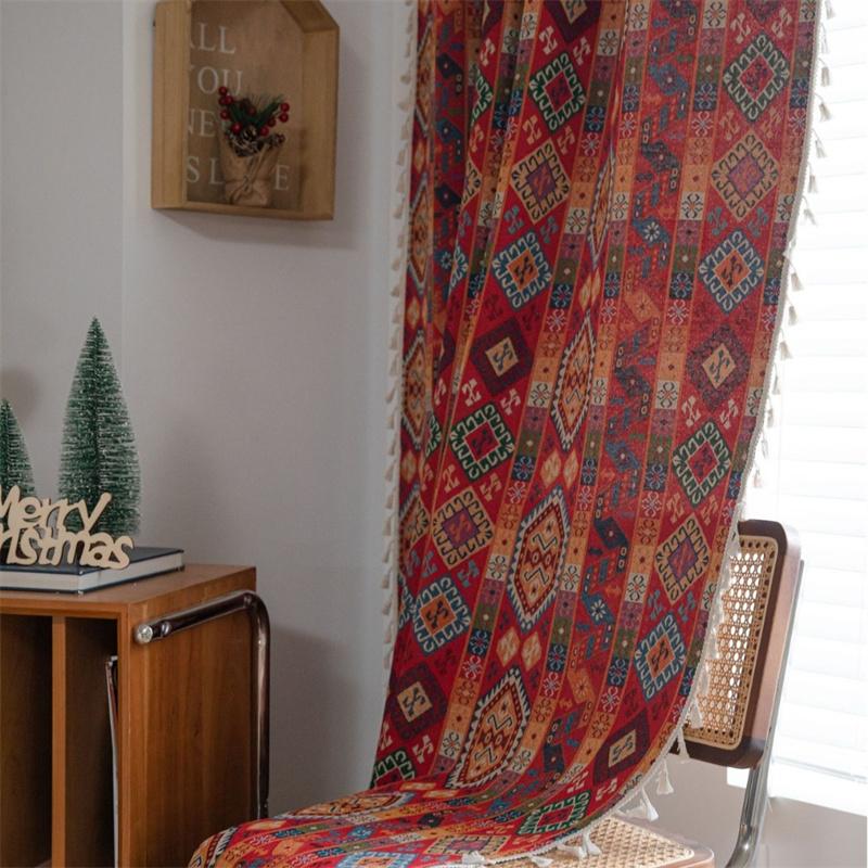 Tende Festive Haute Maison - Edizione Limitata Jacquard Cremisi con Orlo Ponderato per Cucine Stellate Michelin e Finestre a Baia a Cubo di Vetro