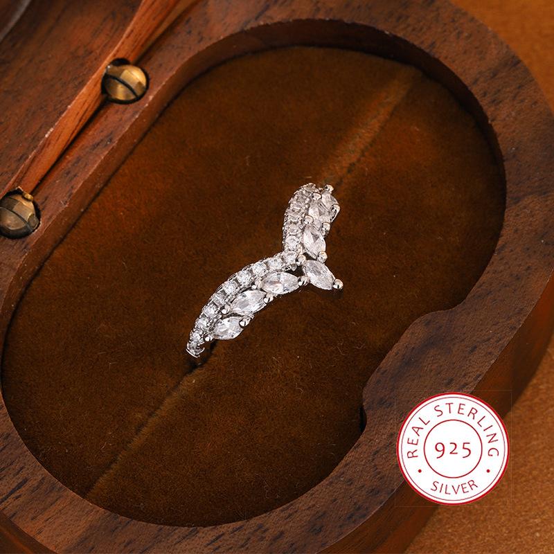 Sparkling Diamond Crown V-shaped Ring  Silver Plated White Gold Horse-eye Diamond Ring For Lady Party Birthday Jewelry Gift