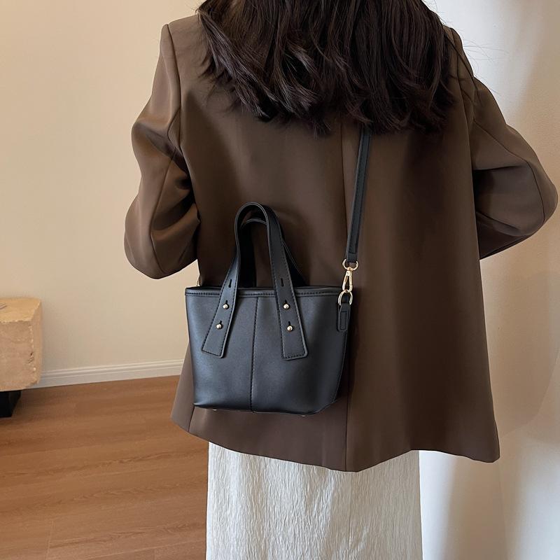 Niche design bucket bag women's bag new contrasting color handbag texture foreign style shoulder bag feeling messenger bag