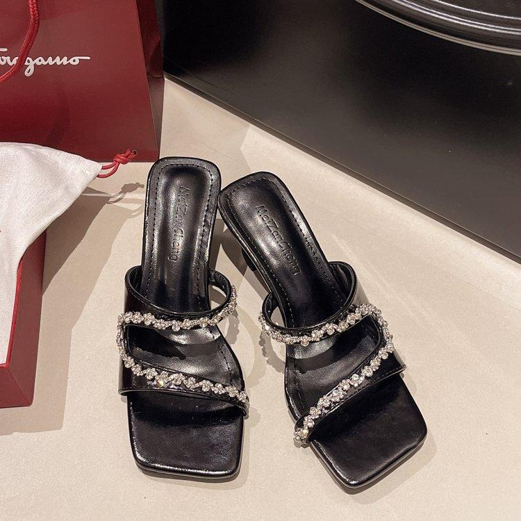 

[Youshilai] 2025 summer new metal rhinestone square head thick heel high heel sandals outer slippers women 35
