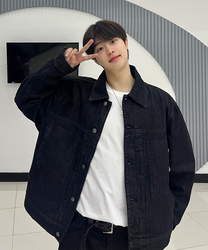 Mindbridge Black Low Denim Trucker Jacket Myjp6151