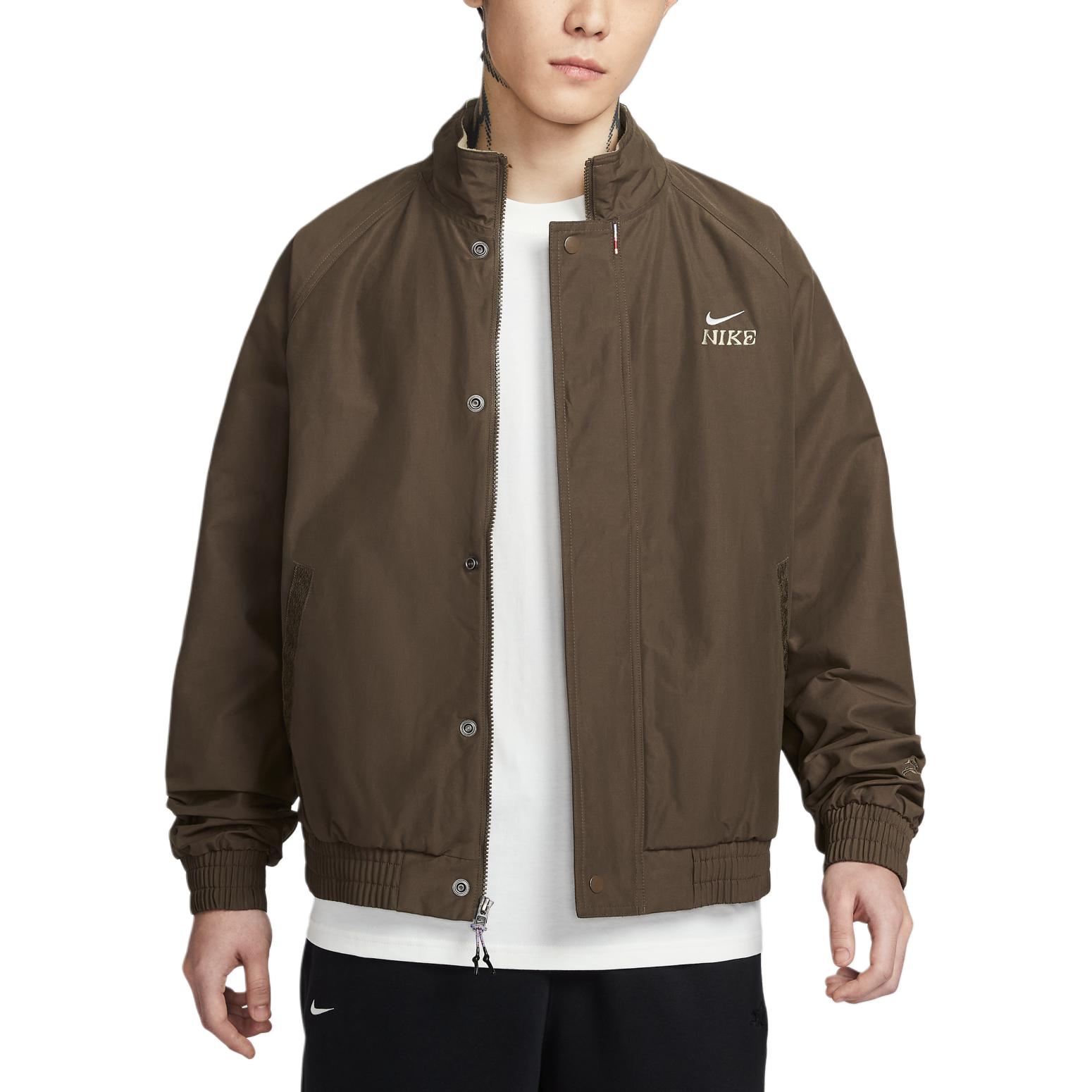 

Nike Клубная куртка FW25 Год Лошади Ограниченный выпуск Свободный крой Воротник-стойка На молнии Флис Длинный рукав Мужская куртка IQ3705212 M