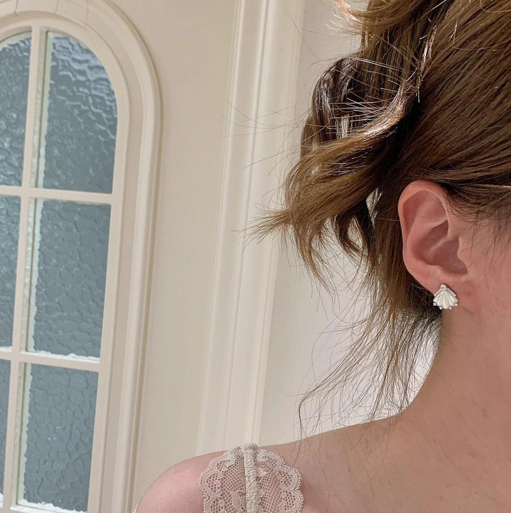Light luxury and exquisite Fine Sparkling shell earrings for women new in White Fritillaria earings stud wedding jewelry gifts