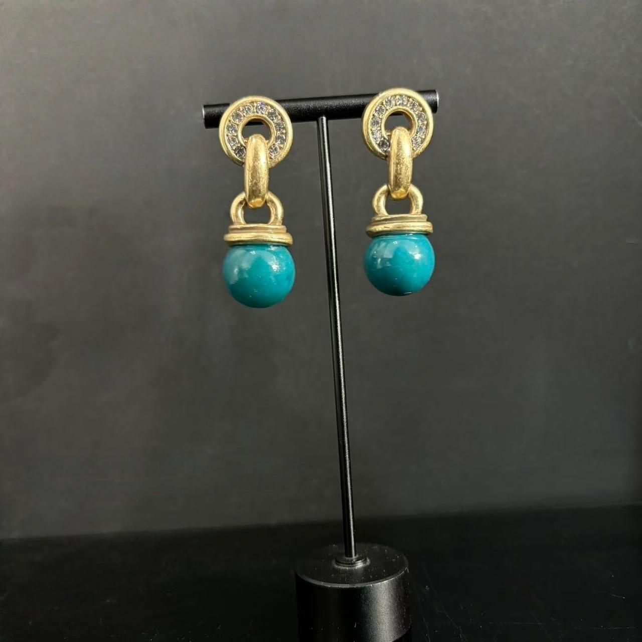 Design French Retro Stud Earrings, Pendant Earrings, Femininity, Socialite, High-End Light Luxury Earrings.