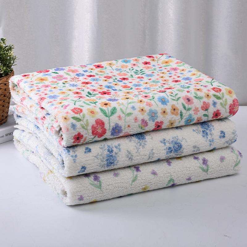 0,5m/1m/2m Förtjockat Litet Blommigt Tryck Lammullstyg för Sömnad av Halsdukar Rockar Kläder till Husdjur Handgjorda DIY Klädtyger