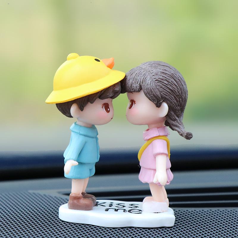 Cute Kissing Couple Dolls: Electric Car Interior Ornaments