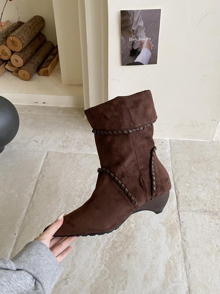 2025 European and American style wood grain and hand-tied pointed suede short boots