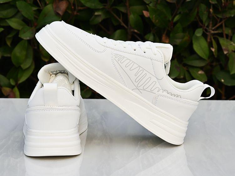 22 Spring New Soft-soled Student Leather Waterproof Sports and Casual Shoes Co-branded Board Shoes