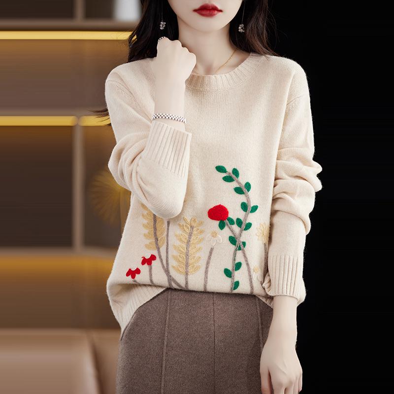 2025 Fashion Wool Crew Neck Embroidered Sweater – Loose, Warm, and Comfortable