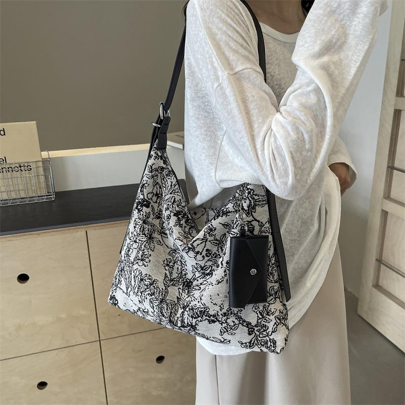 New Bag Women's Large-capacity New Trendy Fashion Popular Canvas Shoulder Bag Crossbody Bucket Bag