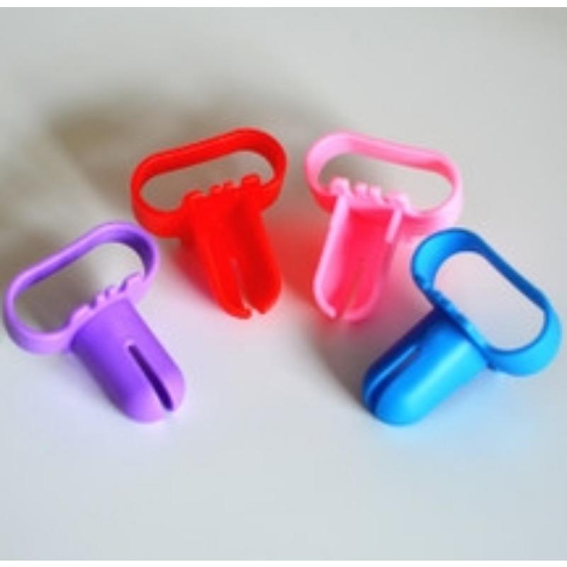 

Four balloon knotting devices in random colors, practical and affordable balloon knotting devices, suitable for birthday party decoration accessories