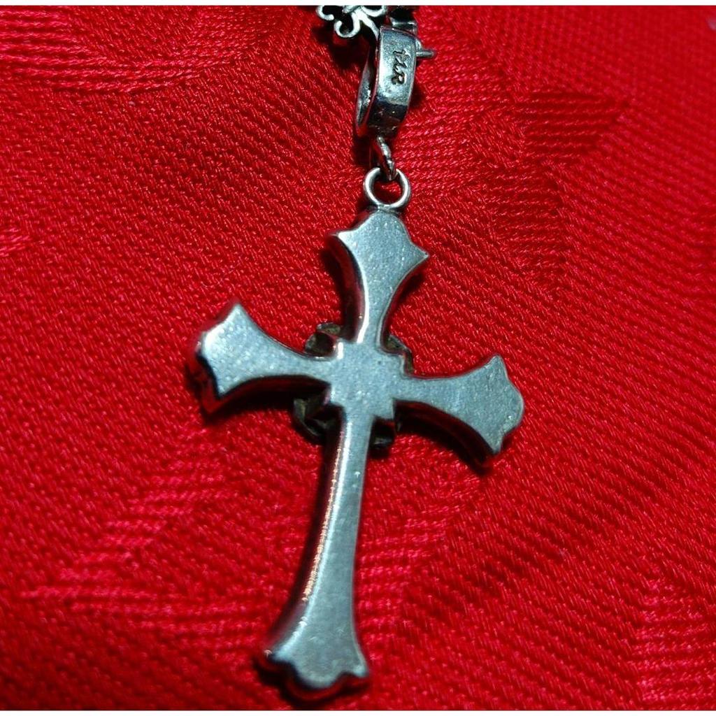 Used Laurie Rodkin Cross Pendant Necklace Silver Tone