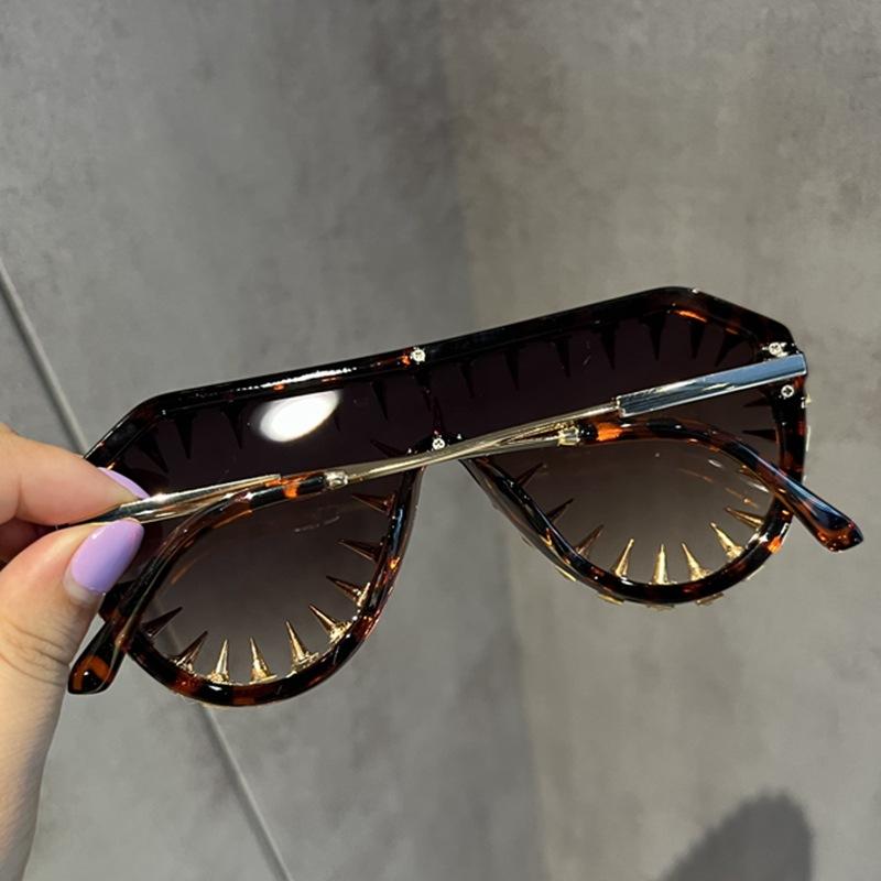 European and American Style One-piece Sunglasses, Women's Fashion Show Quirky Sunglasses, Men's Punk Sun Protection Glasses