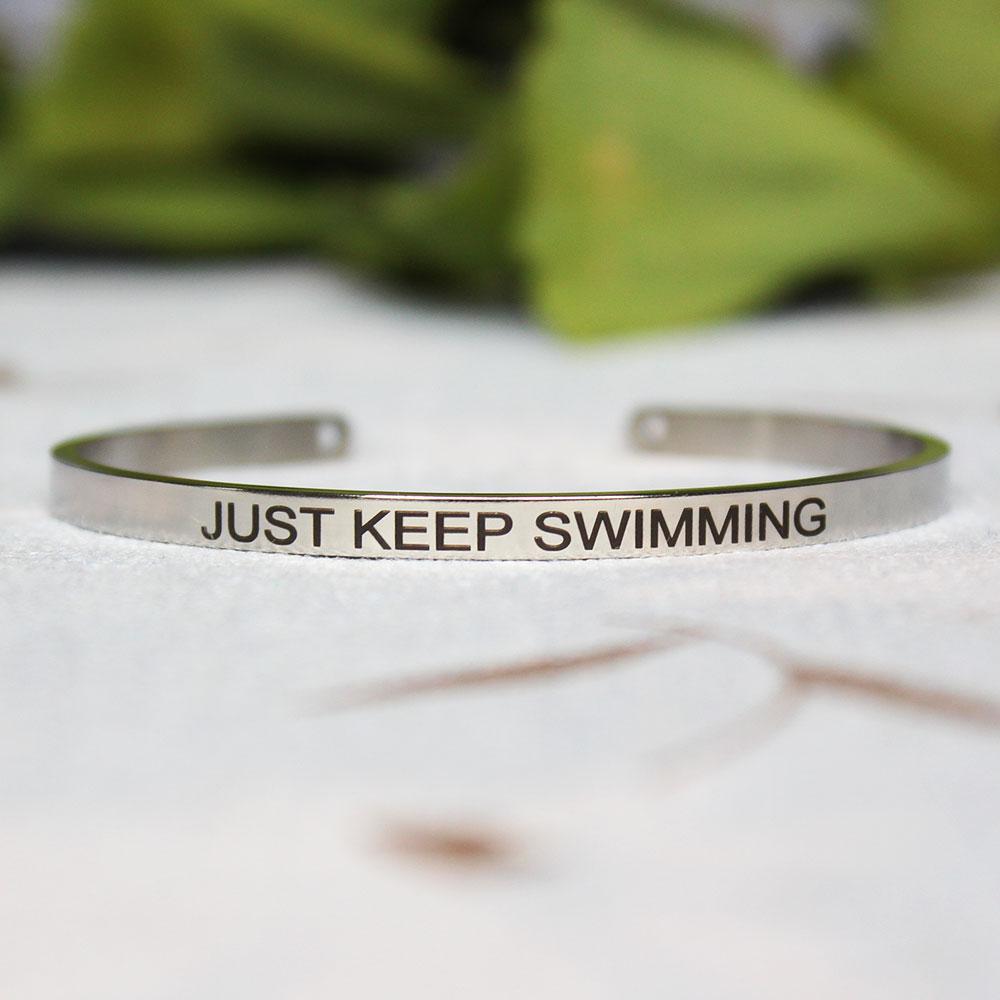 4mm inspirierendes Armband Zitat Mantra Schnitzerei Armreif für Frauen Edelstahl Manschettenschmuck