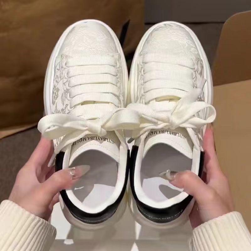 Neuer chinesischer Stil Antiker Stil Druck Stickerei Kleine weiße Schuhe Damen Neue vielseitige Muffin-Plateau-Freizeitschuhe Einzelne Schuhe Damen