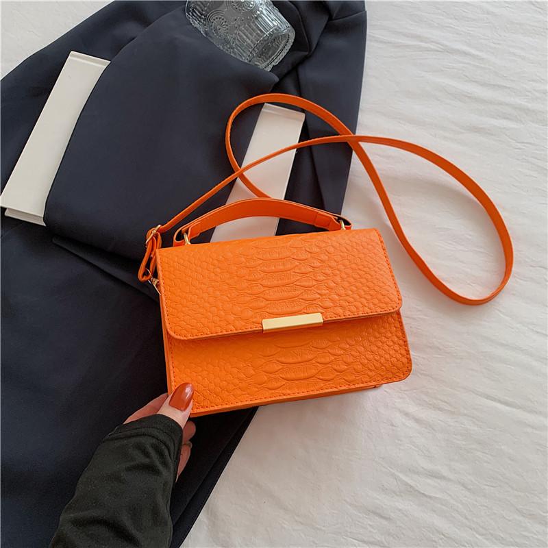 

Весна и лето 2025 темперамент простая однотонная сумочка текстура на плечо сумка-мессенджер зарубежный стиль маленькая квадратная сумка сумка для отдыха корейская версия оранжевый