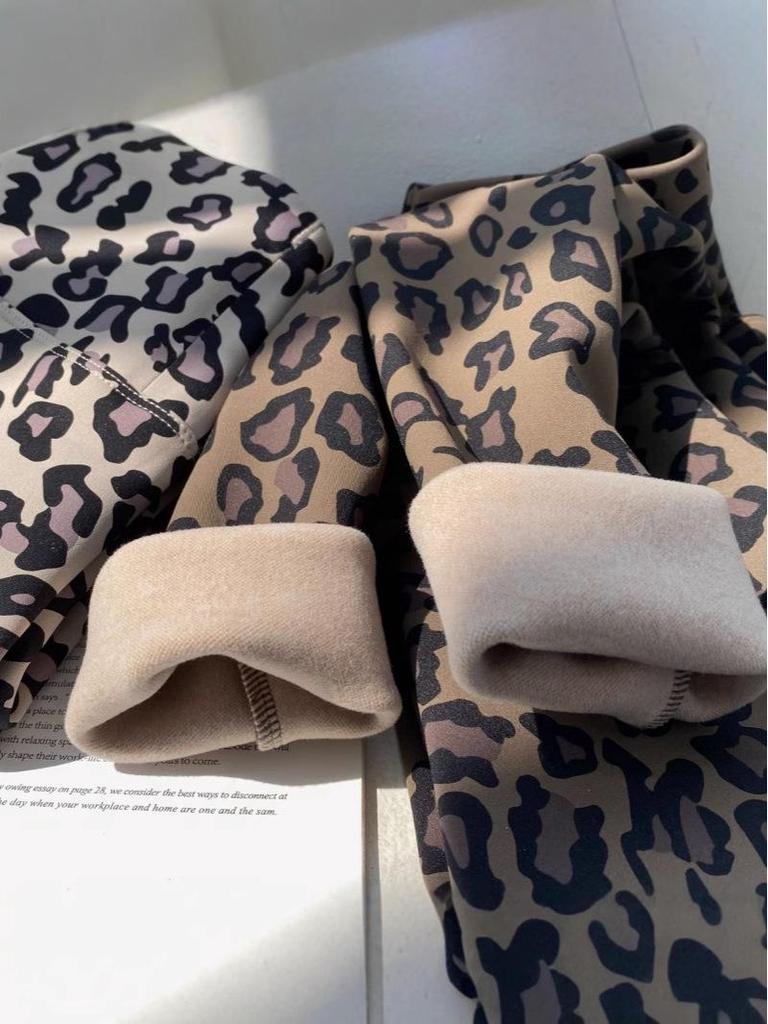 695 Autumn/Winter Leopard Print Faux Cashmere Shark Leggings - Warm, Thickened, Korean Style Slimming Nine-Point Pants