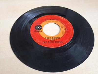 7inch Record BUCK OWENS & HIS BUCKAROOS - Big In Vegas 2646 Capitol Records 1970 Canada Folk Used