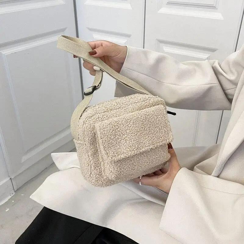 1 Pcs Solid Color Furry One Shoulder Underarm Small Square Bag Popular New Style Trendy And Stylish Wool Plush Women's Bag