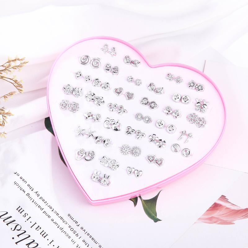 E2221 Маленькие серьги-гвоздики со стразами в пластиковой коробочке, Простые серьги с характером