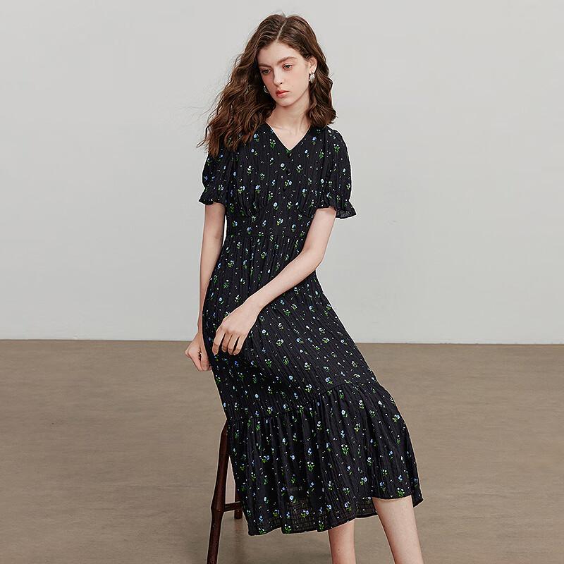 Chuyu V-Neck Pleated Floral Midi Dress