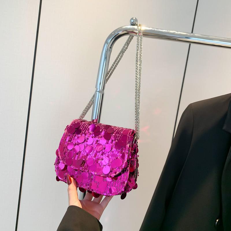 

Мини сумка-цепочка интернет-знаменитости, маленькая сумка для женщин 2025, нишевый зарубежный стиль, простая наплечная сумка-мессенджер, популярная в этом году сумка-седло розы красного