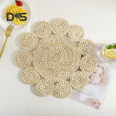Sottobicchiere per tazze Squisito sottobicchiere da tavolo in paglia intrecciata a mano a forma di fiore resistente all'udito