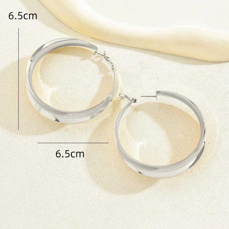 Europäische und amerikanische einfache Persönlichkeit übertriebene glänzende Ohrringe Temperament Metall geometrische Modeohrringe High-End leichter Luxus Ohrringe