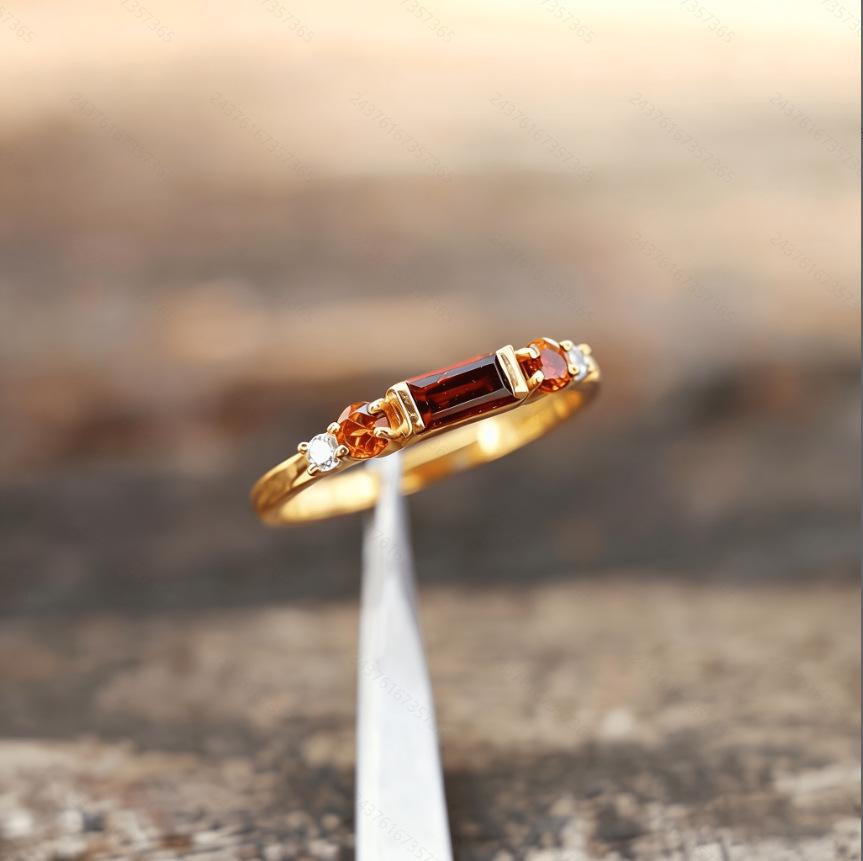 Golden Elegant Versatile Women's Ring - Light Luxury Design Hand Jewelry