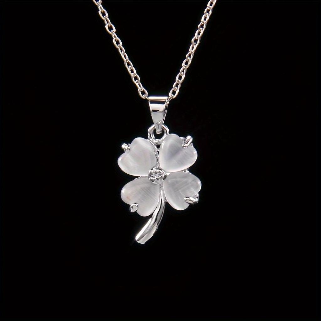 Classic and Fashionable Four Leaf Clover Necklace with Collarbone Chain, the Best Gift for Girls