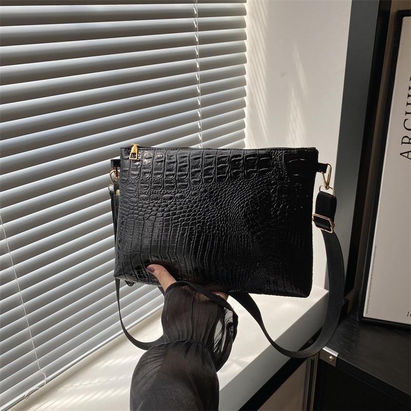 Fashionable Small Square Bag For Women Stylish Commuter Bag Vintage Design For 2024 Summer