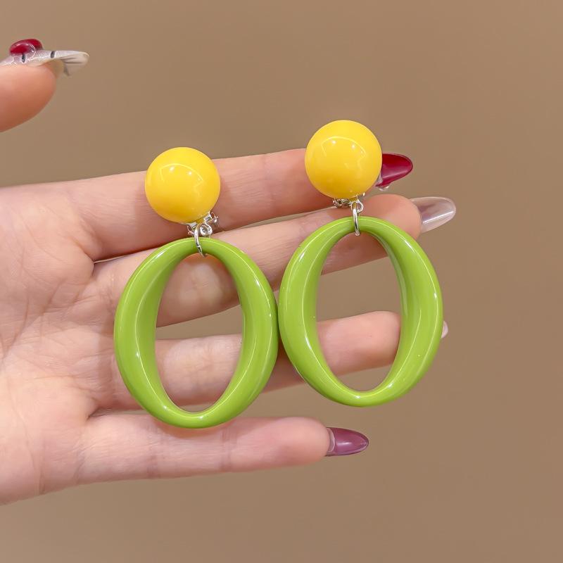 Dopamine flower ear hook women's new holiday style accessories ear clips without ear piercings, high-end seaside cute ear accessories