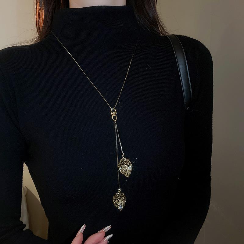 Simple butterfly adjustable necklace niche versatile light luxury sweater chain women's high-end fashion temperament jewelry