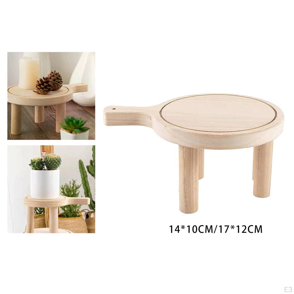 А також дерев'яну вітрину та стелаж для внутрішнього входу