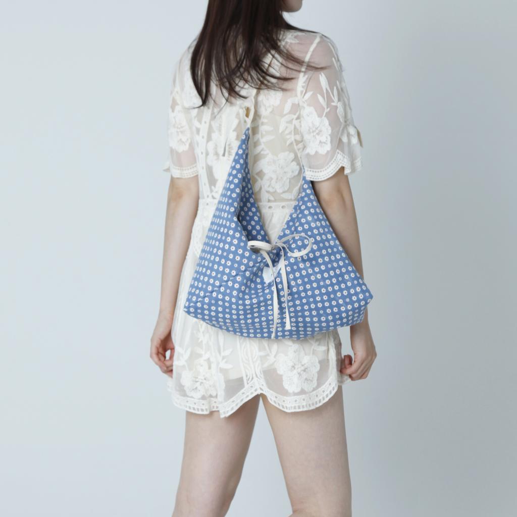 Atil Studio Denim Daisy Knot Shoulder Bag_[Light Blue]