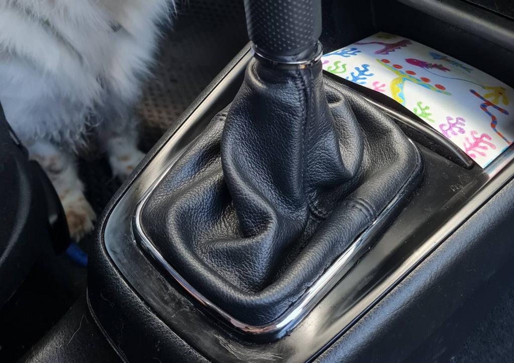 

Чохол КПП (шкіра) для Volkswagen Golf 4