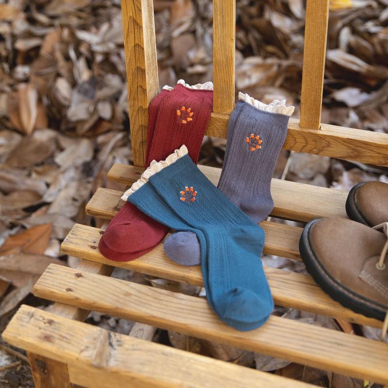 Flower Embroidered Middle Tube Socks Women Autumn Winter Fashion Harajuku Vintage Cotton Long Socks Japanese Kawaii Ruffle Socks